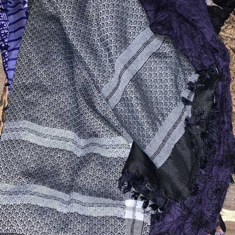 Assorted Patterned Scarves - Picture 10 of 12